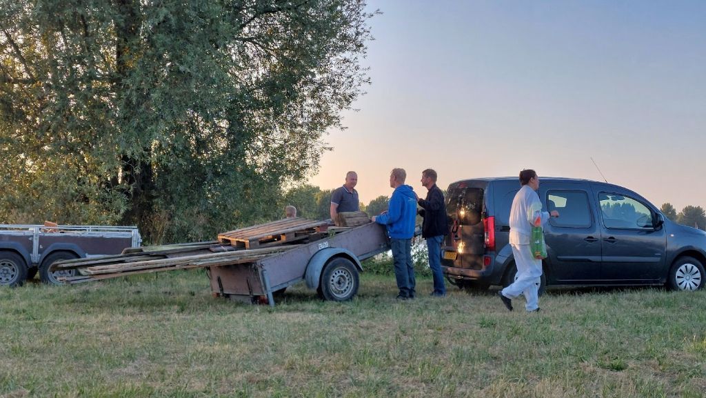 Eigenaar van het terrein had ook nog wat hout over…