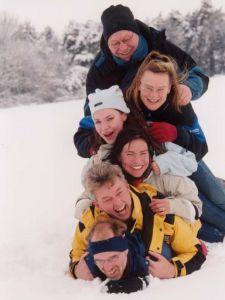 Wandelteam 30 december, hoe diep kunnen we Joost in de sneeuw krijgen?