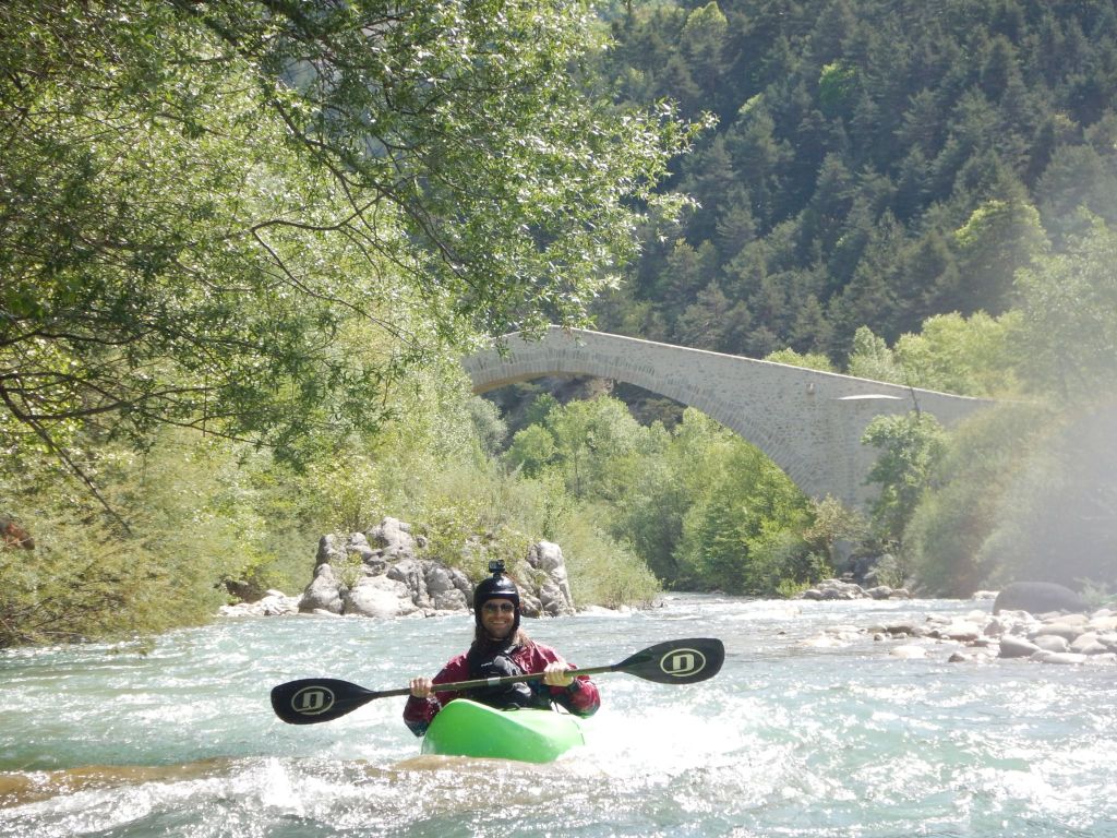 Peter, onderweg naar een steen om z’n nieuwe boot stukje bij beetje op stuk te varen