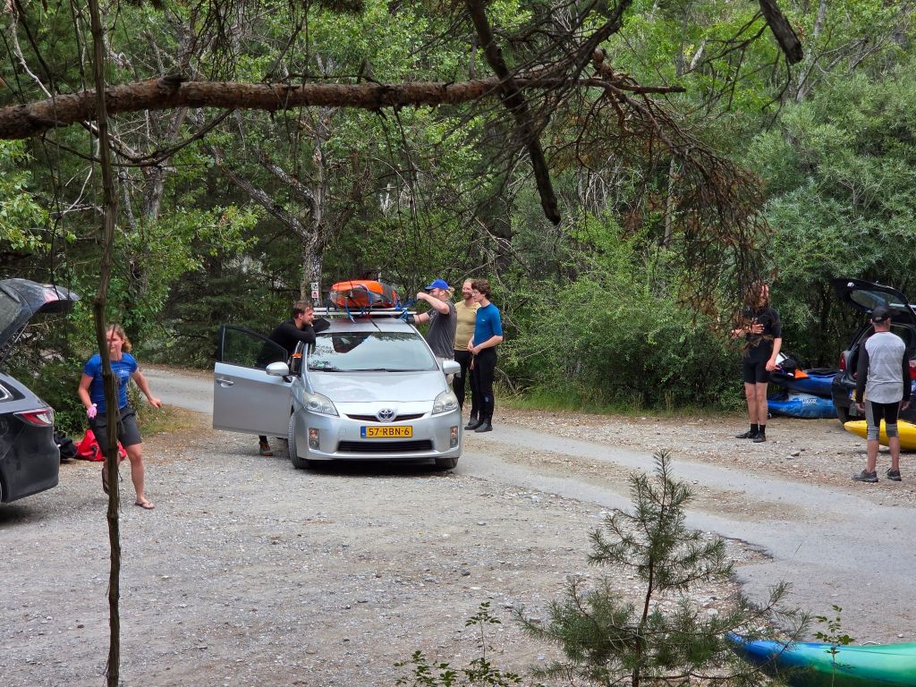 Hein was niet van plan in de auto (of boot) te gaan zitten, ware het niet dat Lucas ‘vergeten’ was…