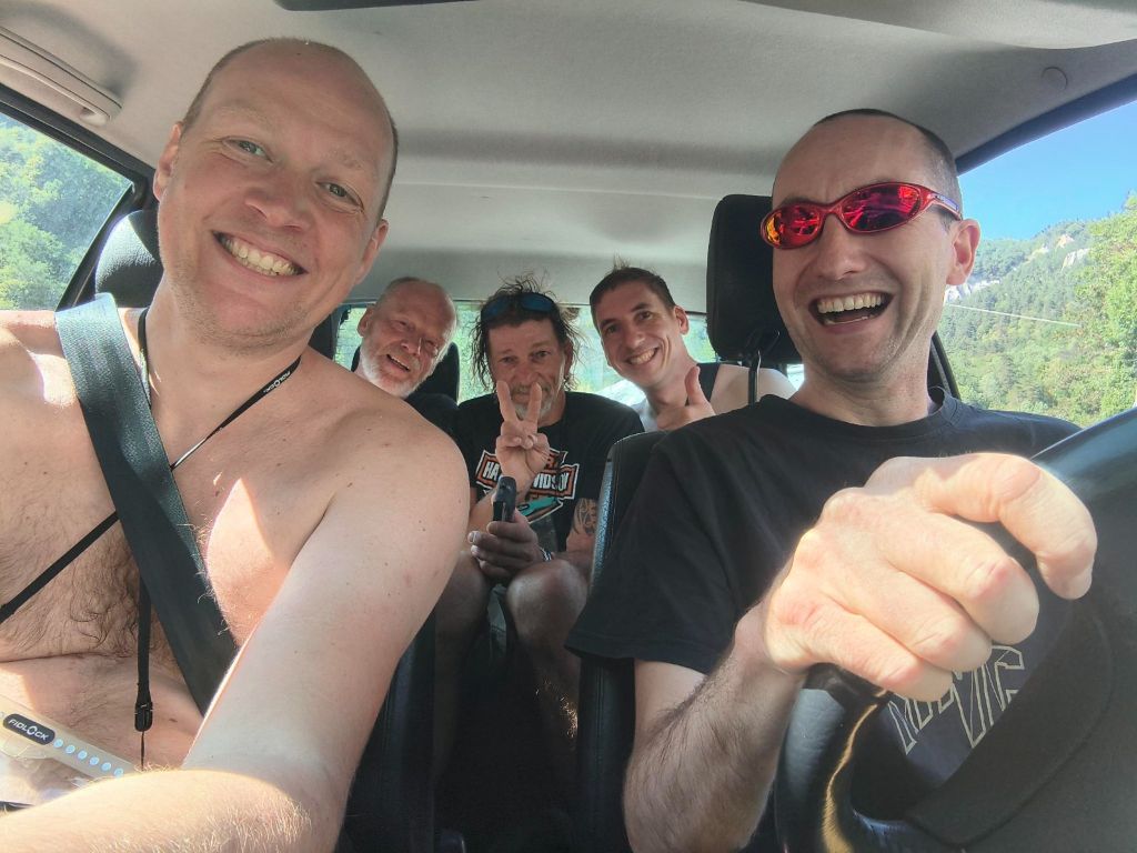 Omrijden in een Peugeot 106, vol maar gezellig!