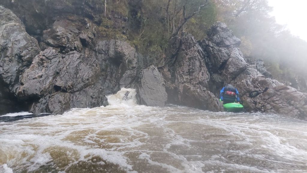 Iets links van het midden: uitgang Constriction